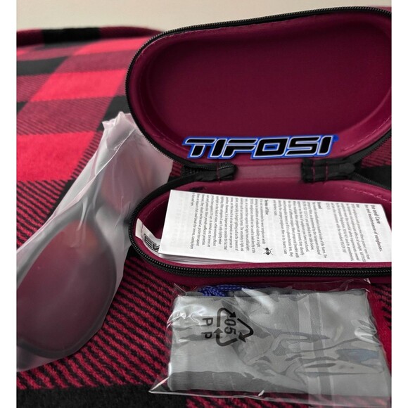 Twizzlers Tifosi Twizz the Day Away Red Lens Sunglasses w/ Case, Sticker, & Wipe - Picture 1 of 4